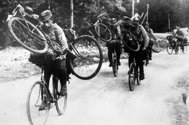Illustration for article titled Great Moments In Bicycle-Powered Warfare